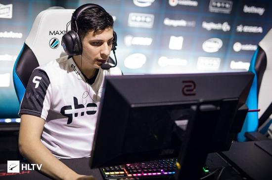 英雄联盟S15总决赛瑞士轮精彩继续TES与BLG明日出战
